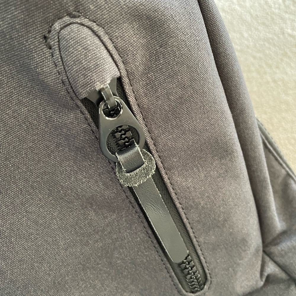 Incase Compass Backpack - Picture 10 of 14